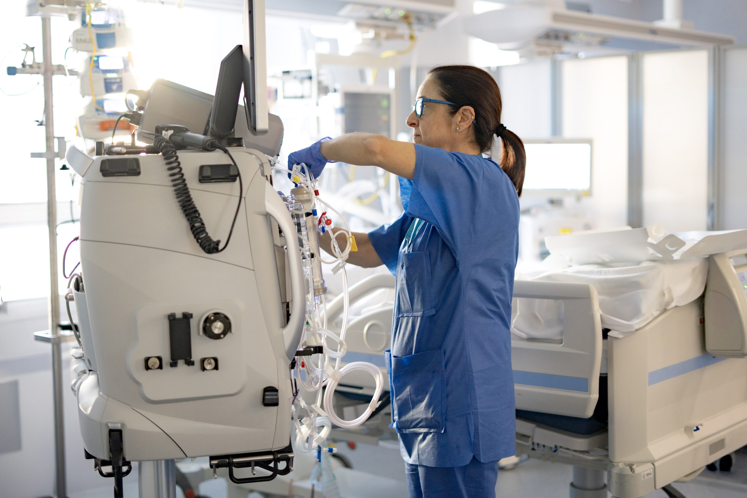 nurse-setting-up-hemofiltration-machine-in-the-icu-2025-02-25-19-50-45-utc