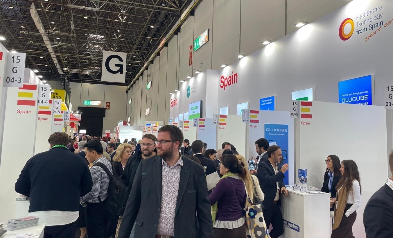 Foto 2 Pabellón español Feria MEDICA 2025