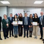Cofares premia los trabajos de Farmacia Clínica y Atención Farmacéutica de tres alumnas de la Universidad de Barcelona