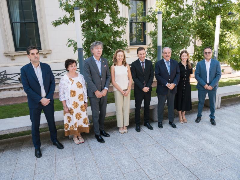 Ampliación del Programa de Farmacia Comunitaria Grupo de personas en un evento sobre farmacia comunitaria en La Rioja