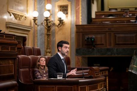 Ministro hablando en el Congreso sobre reforma de ley de discapacidad y dependencia