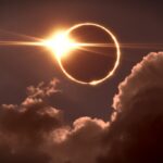 Los farmacéuticos advierten de que la única forma segura de ver el eclipse solar es utilizando gafas homologadas
