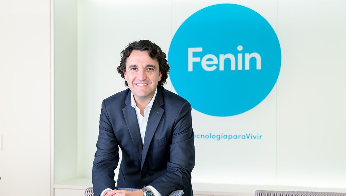 Representante de Fenin en un entorno corporativo moderno