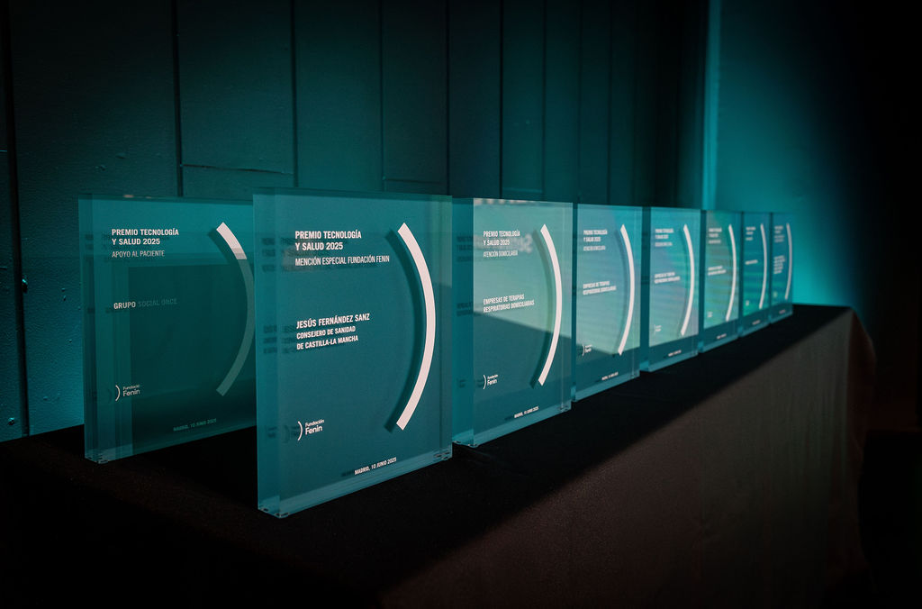 Premios Tecnología y Salud 2026 Trofeos de los Premios Tecnología y Salud 2026 de la Fundación Fenin
