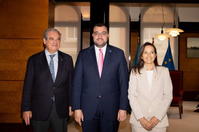 El presidente de Asturias con representantes del Consejo General de Farmacéuticos