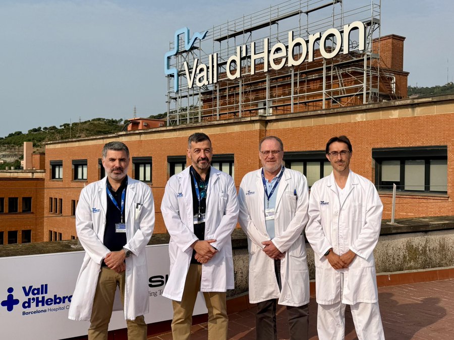 Médicos del Hospital Vall d'Hebron en Barcelona tras un trasplante de riñón.
